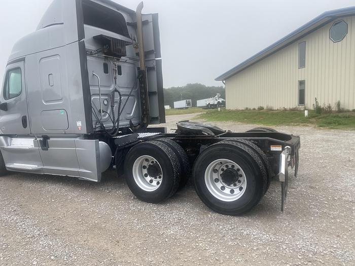 Used 2016 Freightliner Sleeper