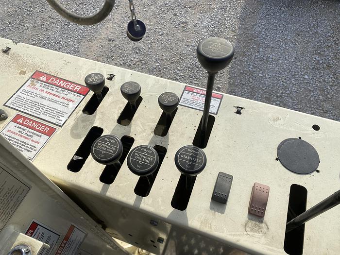 Used 2007 National 900A