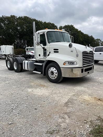 Used 2013 Mack Day cab