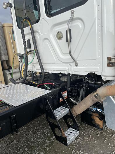 Used 2020 Freightliner Cascadia