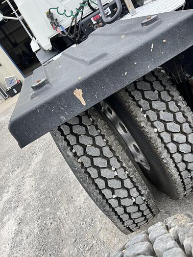 Used 2013 Mack Day cab