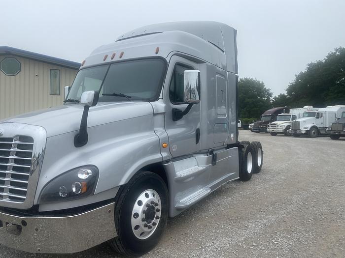 Used 2016 Freightliner Sleeper