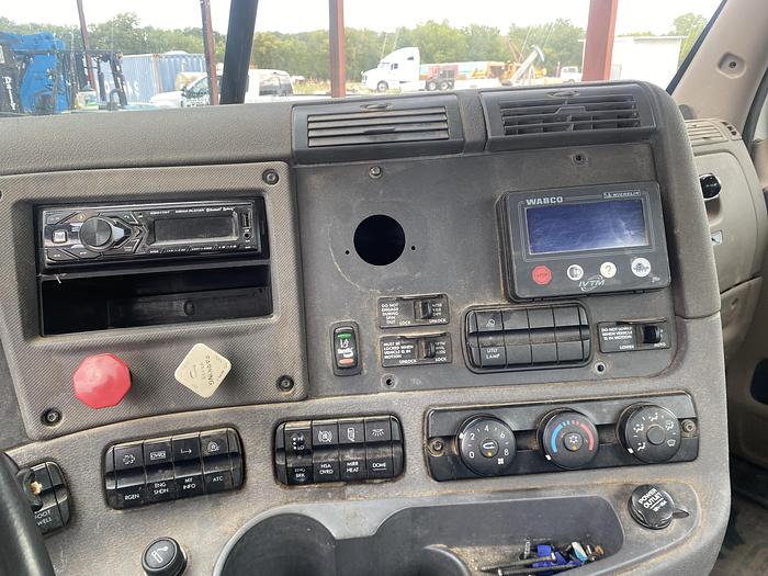 Used 2013 Freightliner Cascadia Day Cab