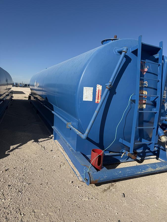 Used 2010 Refueling tank and skid Fuel tank