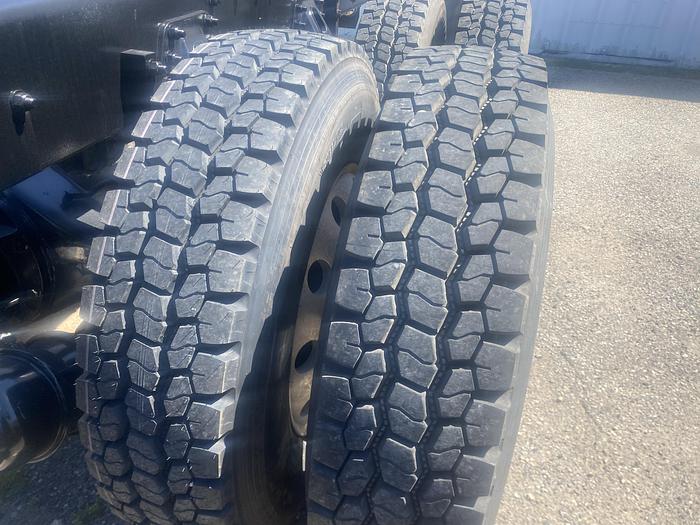 Used 2023 Kenworth 880