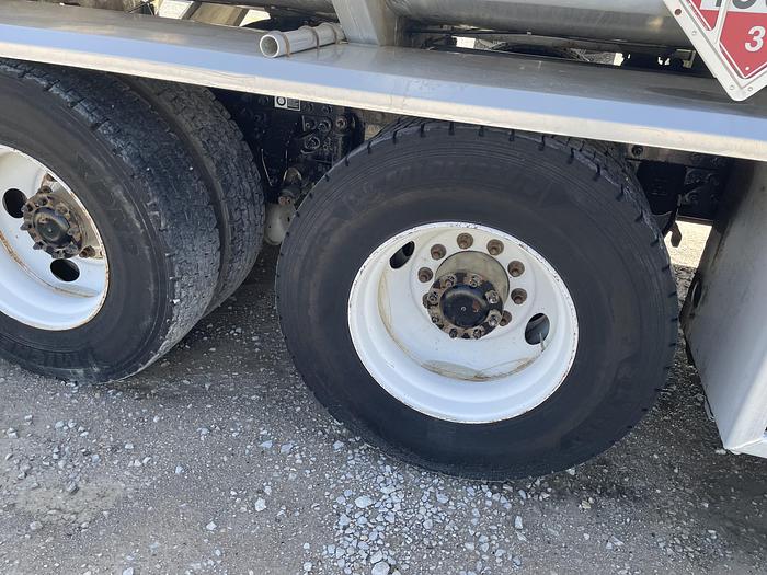 Used 2009 Kenworth Fuel Truck