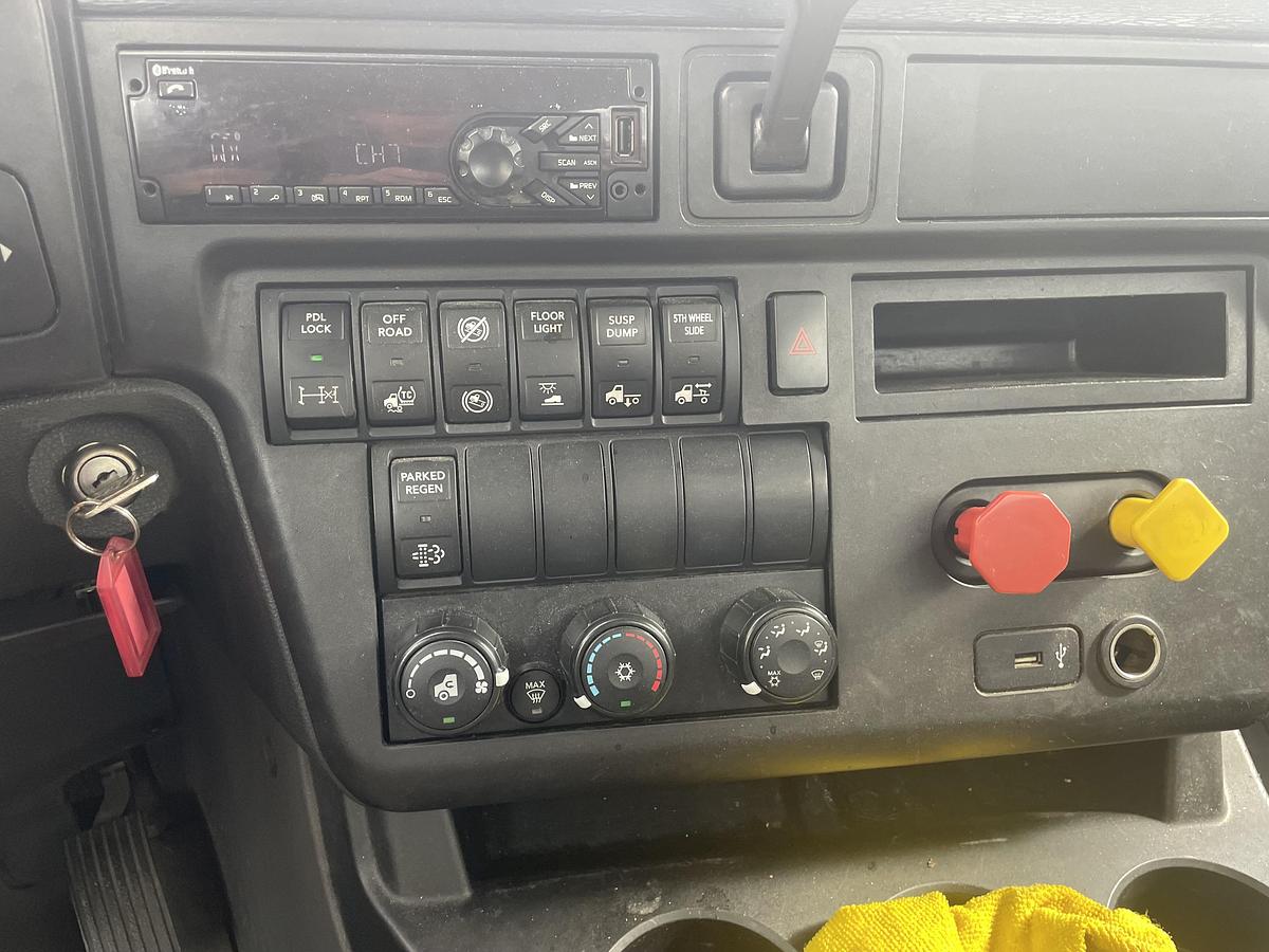 Used 2020 International Day cab