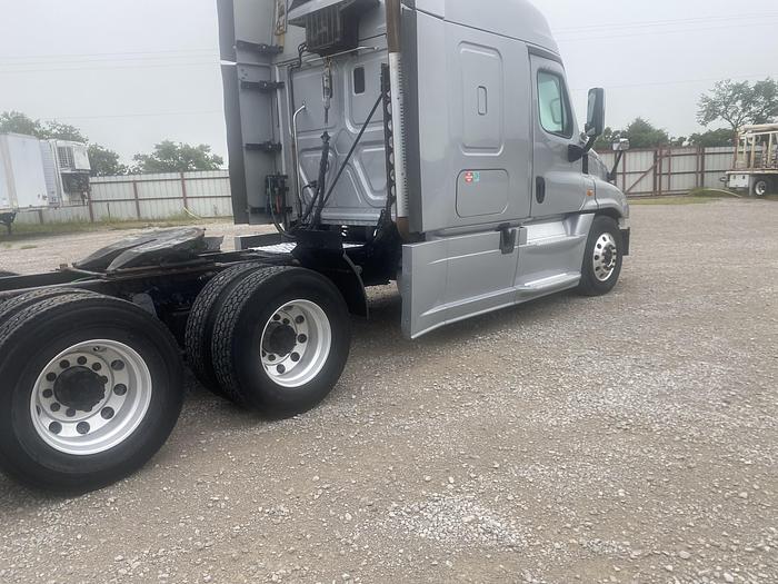 Used 2016 Freightliner Sleeper