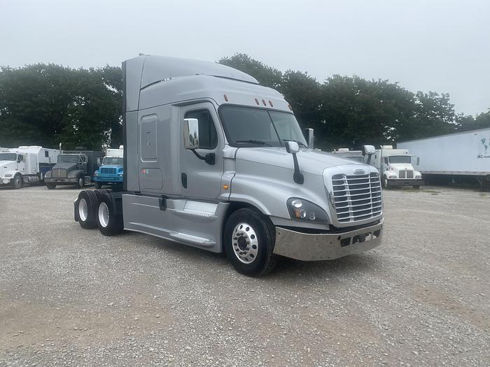 Used 2016 Freightliner Sleeper