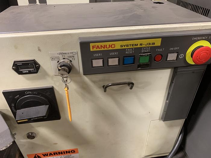 Used FANUC M410iB/160 PALLETIZING ROBOT WITH RJ3iB CONTROLLER 160KG X 3140 MM REACH