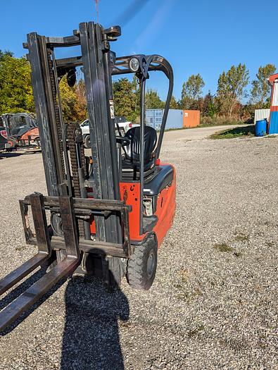 Used 2015 Linde 3 Wheel Forklift