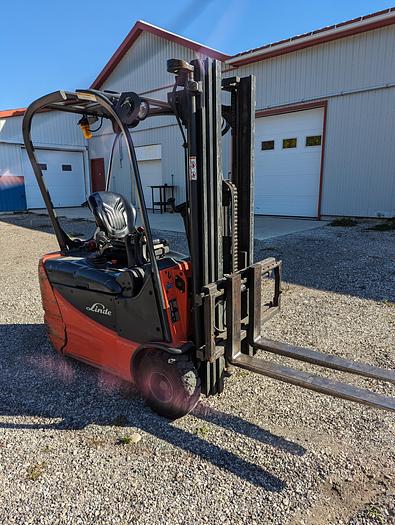 Used 2015 Linde 3 Wheel Forklift