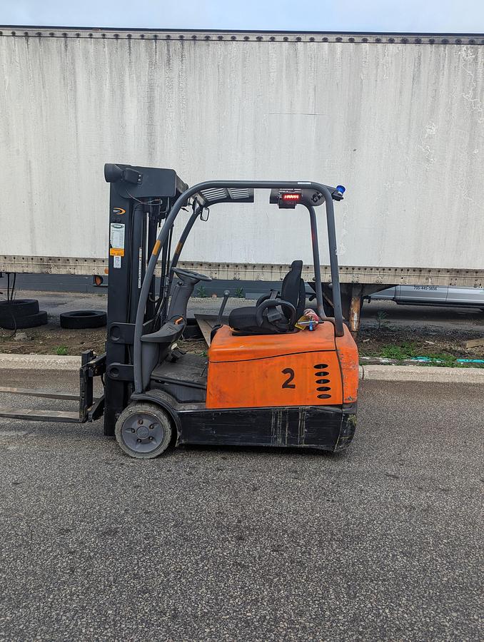 Used 2017 Low Hour Crown 3 Wheeler Forklift