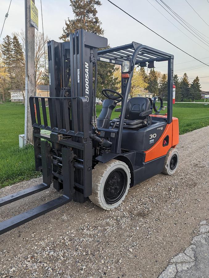 Used 2017 Doosan 6000 Lb Outdoor Forklift