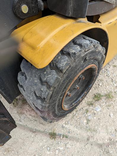 Used Caterpillar Outdoor 3 Wheel Forklift
