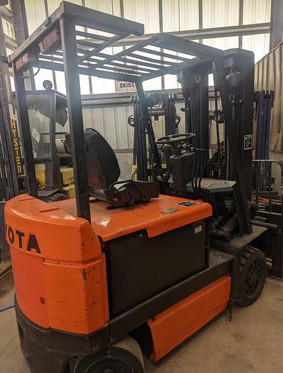 Used Toyota 5000 Lb Electric Forklift