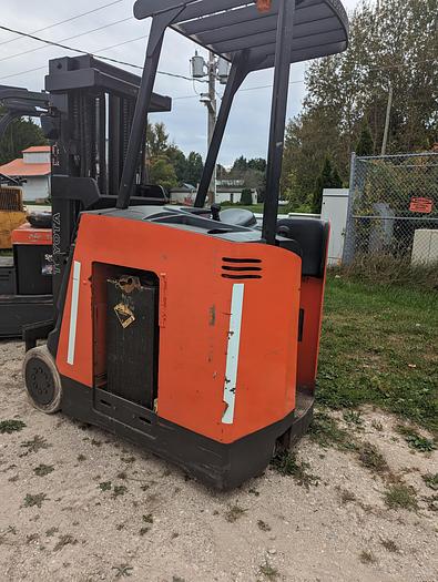 Used 2005 Toyota DockStocker