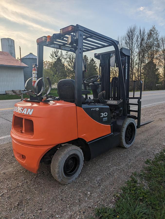 Used 2017 Doosan 6000 Lb Outdoor Forklift