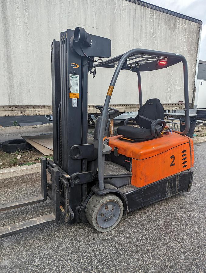 Used 2017 Low Hour Crown 3 Wheeler Forklift