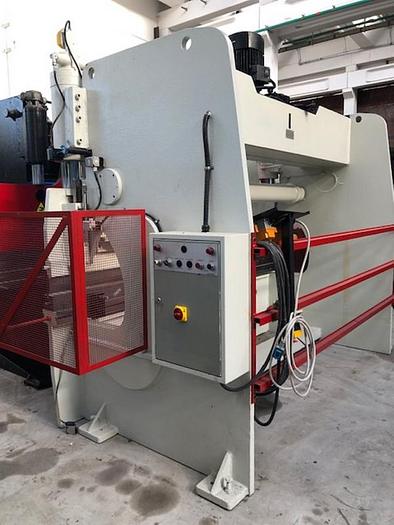 Usato PIEGATRICE COMAC IDRAULICA 3000X80 TON
