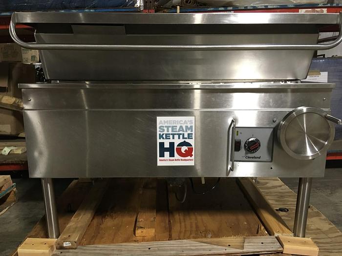 Used CLEVELAND RANGE DURA-PAN #SGL-40-TR 40 GAL. NAT. GAS TILTING BRAISING PAN/SKILLET (#789)