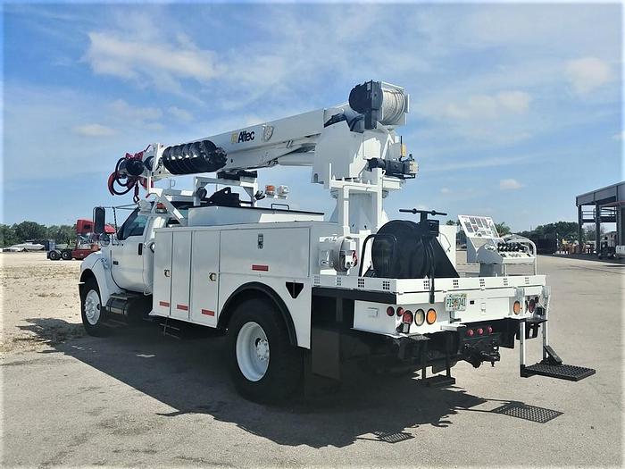 Used 2009 Ford F750 Utility Altec DM47-TR Digger Derrick