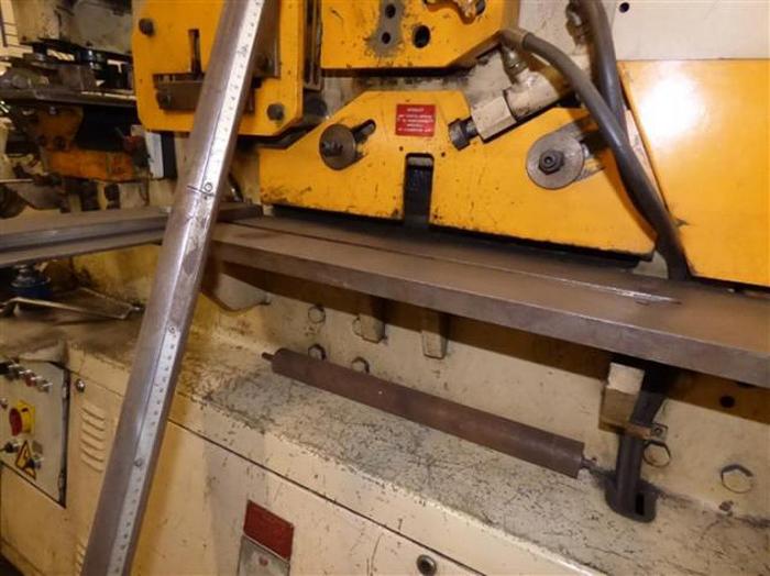 Gebruikt PONSMACHINE GEKA HYD-100