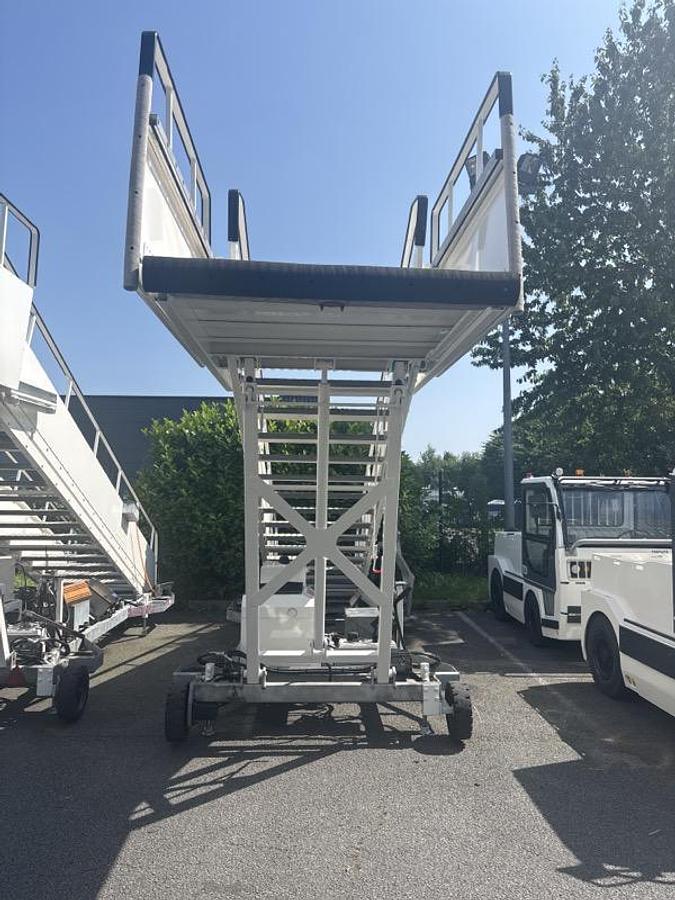 Premium MALLAGHAN TRISTAIR-MR-PED