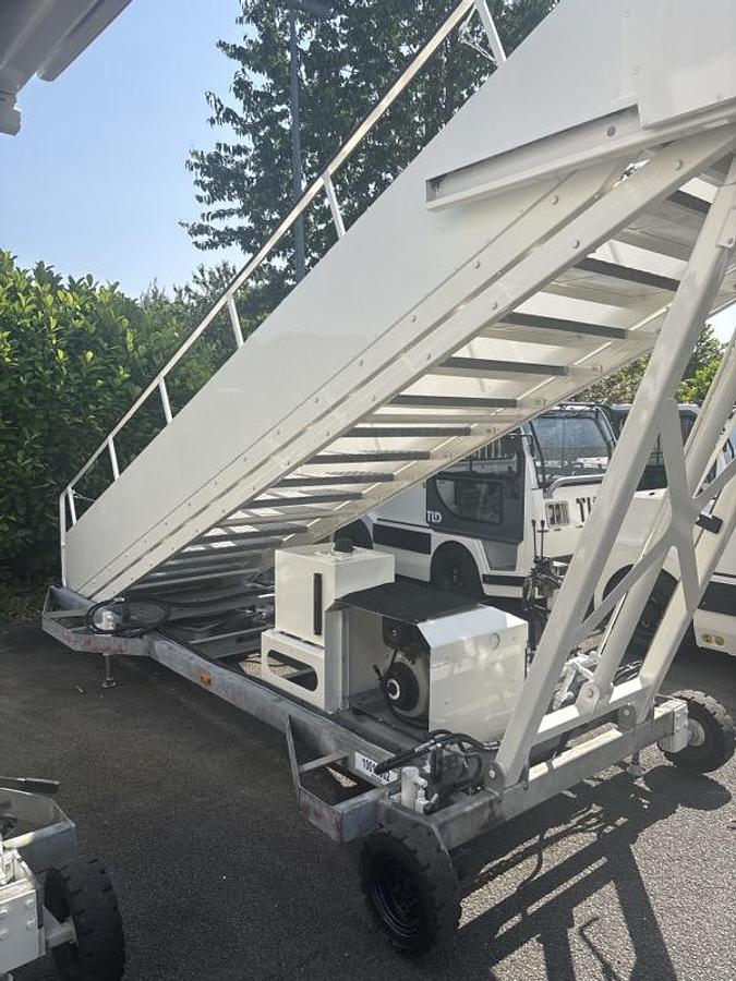 Premium MALLAGHAN TRISTAIR-MR-PED