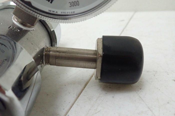 Used Matheson Tri-Gas M81-540-S Pressure Regulator w/ 3000psi 63-3133 Gauge