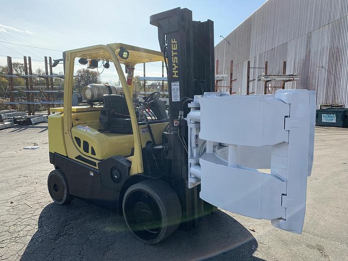 Used 13,500 POUND HYSTER FORKLIFT WITH CASCADE ROLL CLAMP