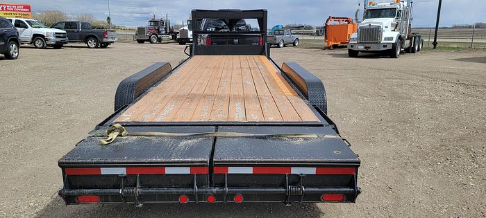 Used 2016 OASIS 25' LOWBOY GOOSE NECK WITH FLIP UP RAMPS 