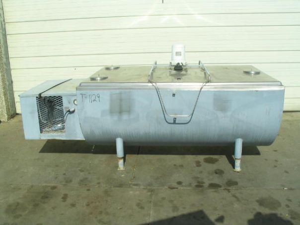 Used 400 GALLON BULK TANK.  DELAVAL MODEL D400 SERIAL 15967