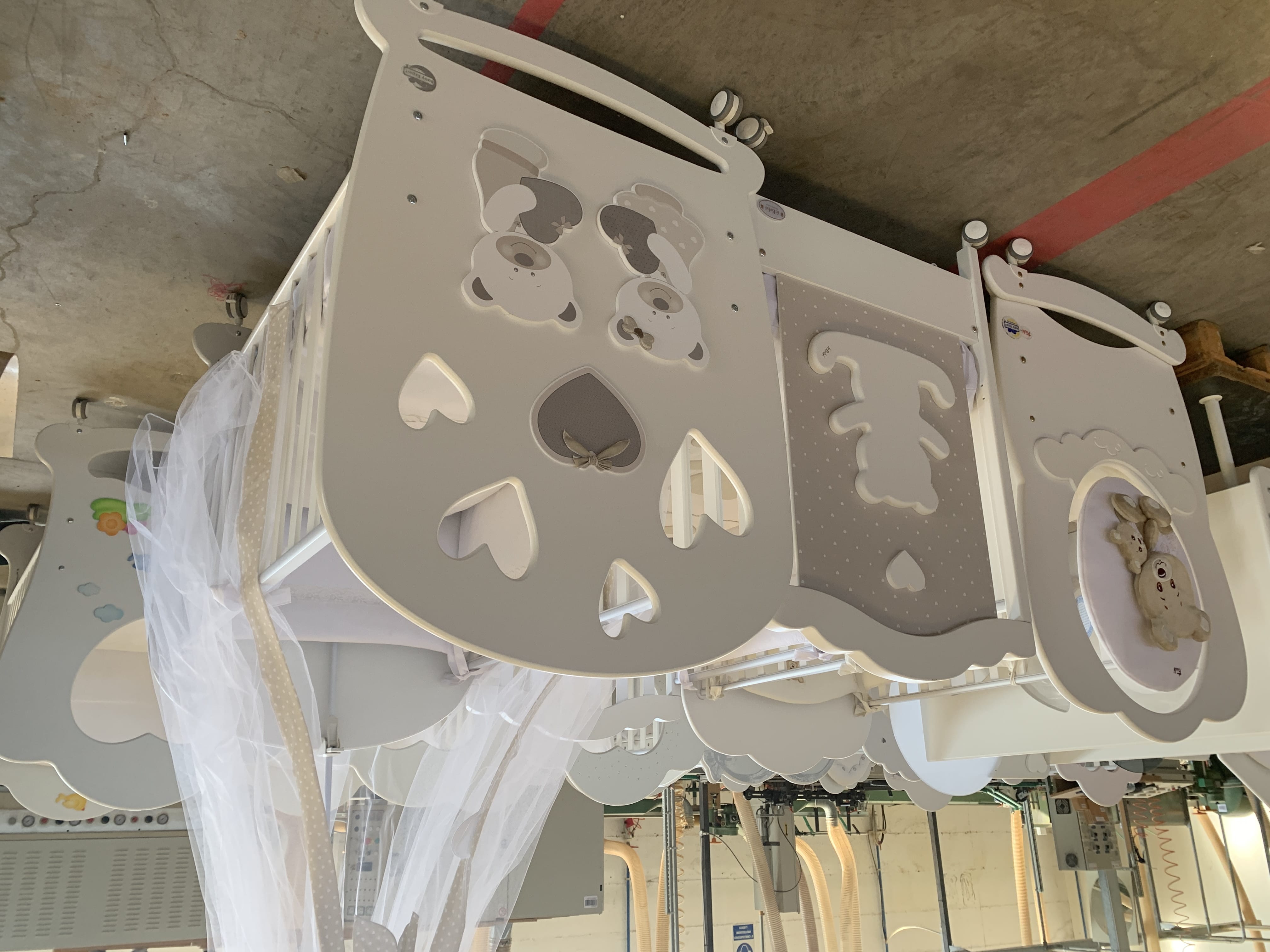 Usato Magazzino completo di una fabbrica di produzione lettini di alta qualità