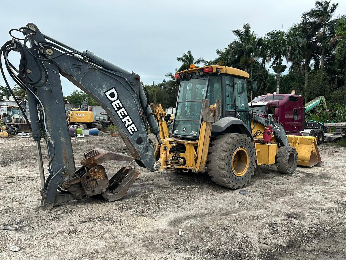 Used John Deere 710J