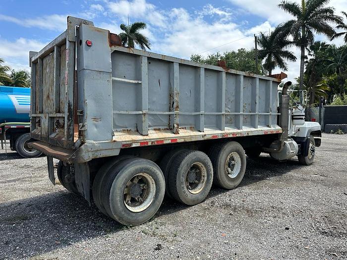 Used 2001 Mack RD688S