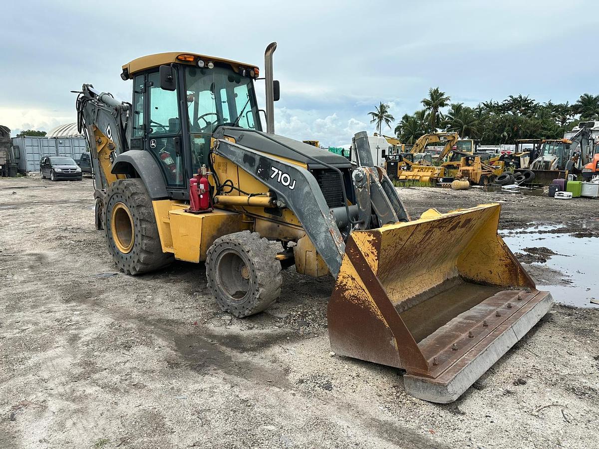 Used John Deere 710J