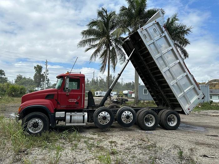 Used 2006 Mack CV713