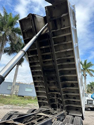 Used 2006 Mack CV713