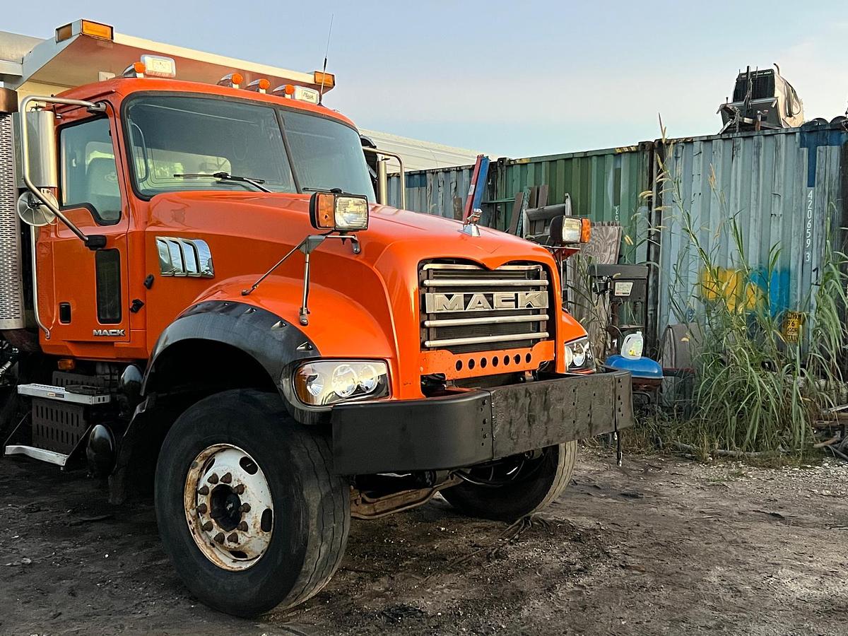 Used 2008 Mack GU713