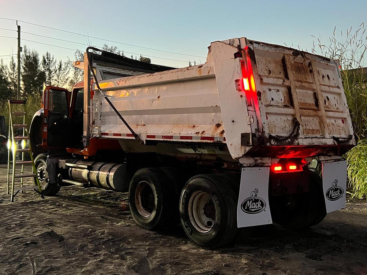 Used 2008 Mack GU713