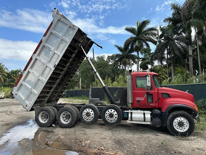 Used 2006 Mack CV713
