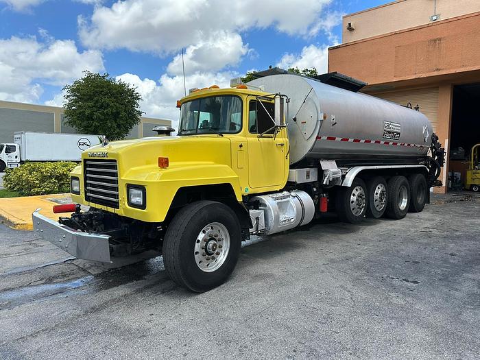Used 1999 Mack RD688S