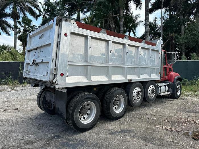Used 2006 Mack CV713