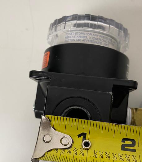 Used Wilkerson R21-03-000 A09 Dial-Air Regulator w/ Gauge 1/2" NPT 300PSI