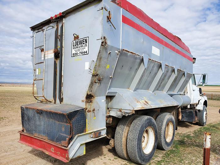 Used Loewen 802 Feed Truck