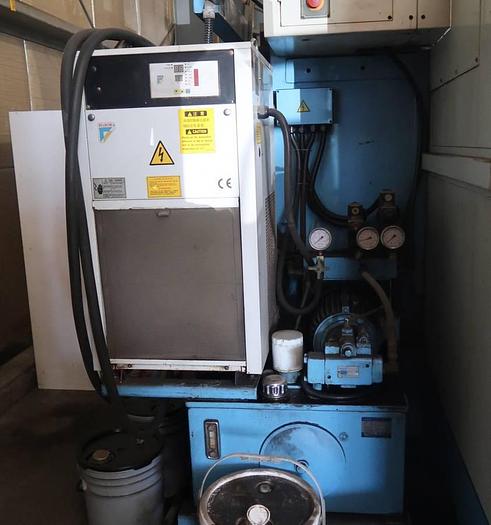 Used 2001 SUPERMAX YCM-V146B Milling Machine