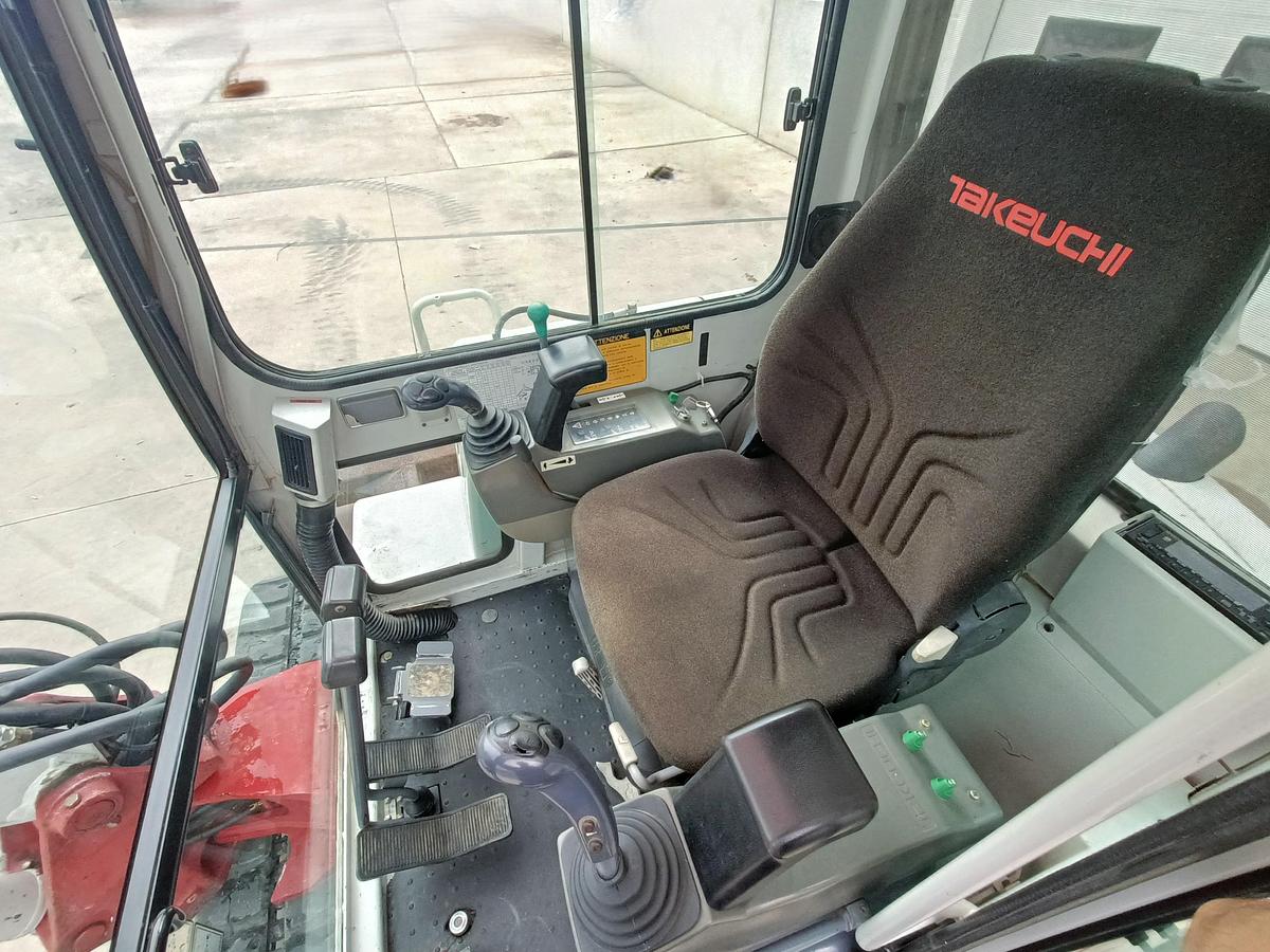 Usato 2005 Takeuchi TB135