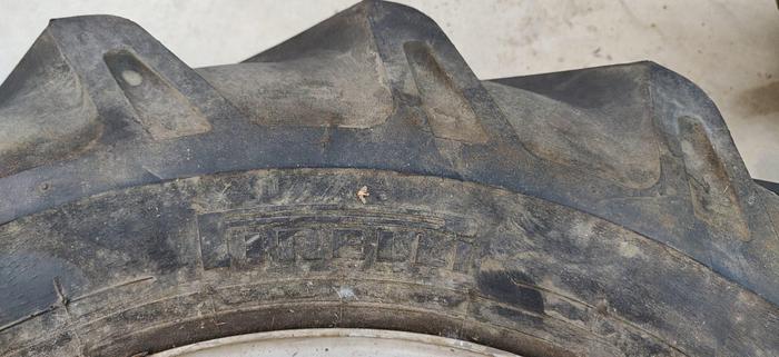 Usato 2 Gomme Alliance 11.2R89 (270-95R38) A-250 tubeless