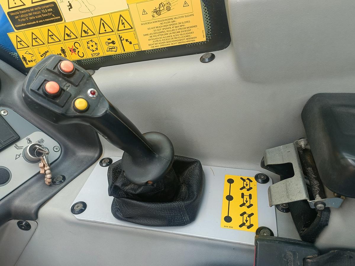 Usato 2012 New Holland LM5030